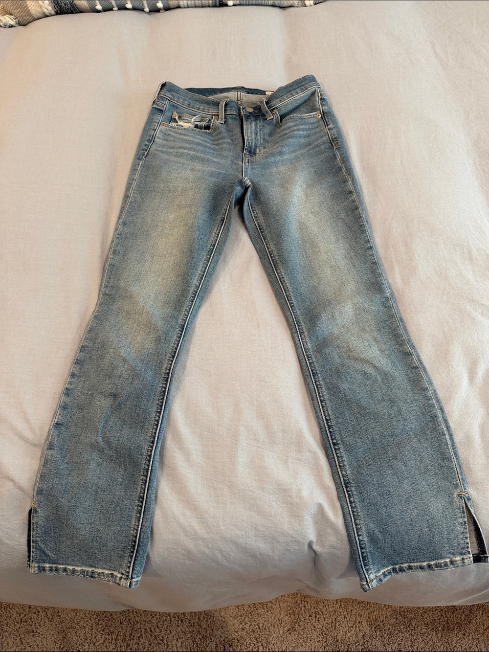 GAP Women's Medium Wash Straight-Leg Jeans